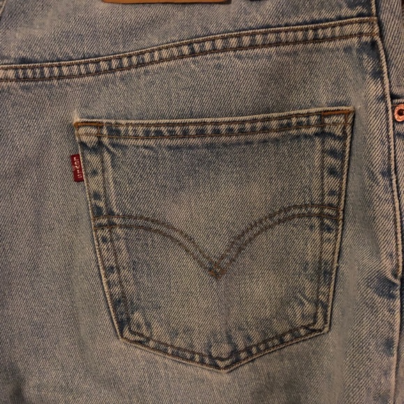 560 Levi’s, Loose Fit Tapered Leg, 36 x 32 - Picture 7 of 8